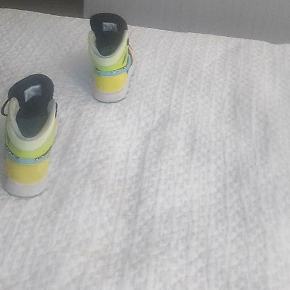 Air Jordan 1 Mid SE GS Black Auhora Green Basketba - Picture 2 of 4